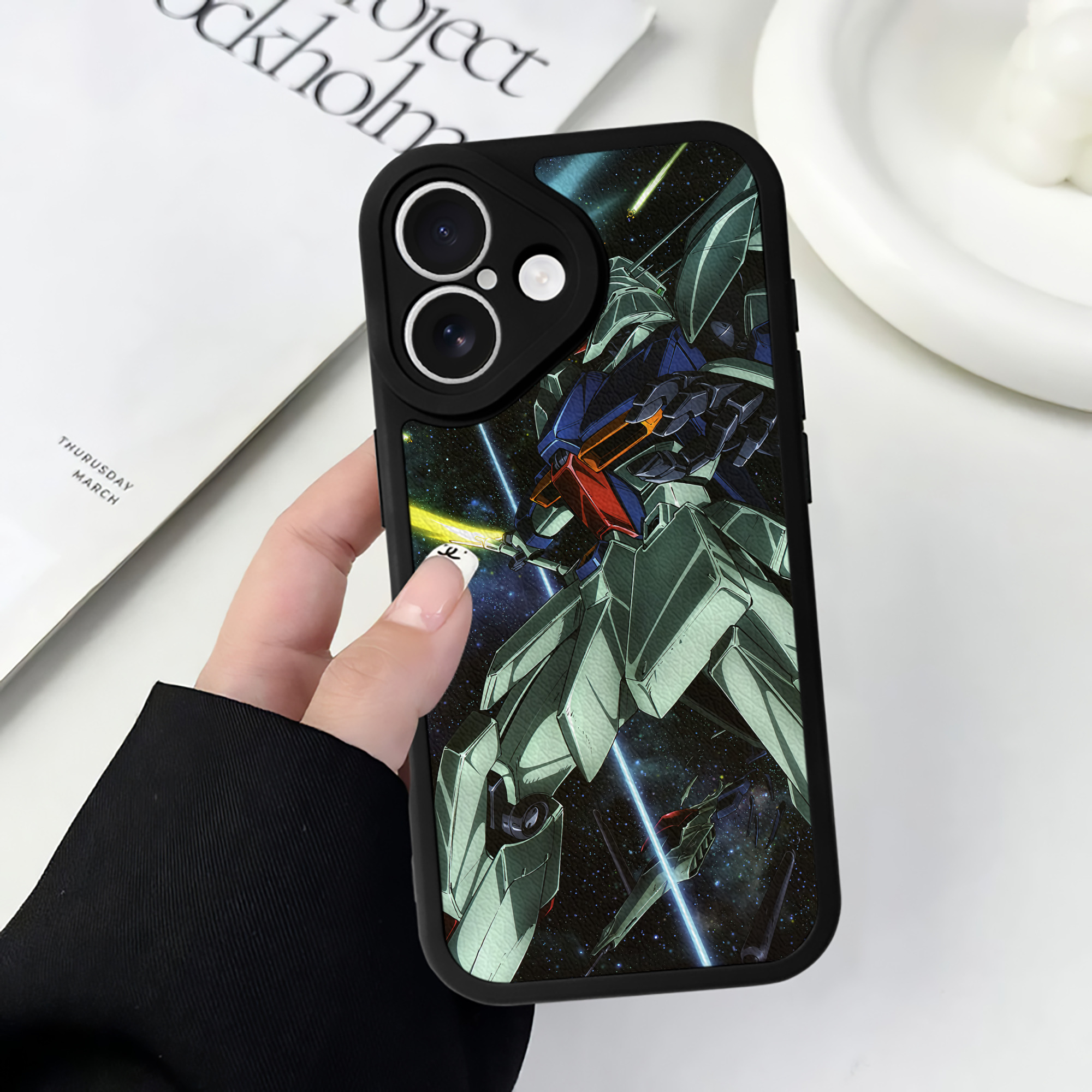 （画像用） 機動戦士ガンダム Mobile Suit Gundam 【iPhone 16シリーズ対応】シリコンスマホケース（レザー調） 材質：シリコン